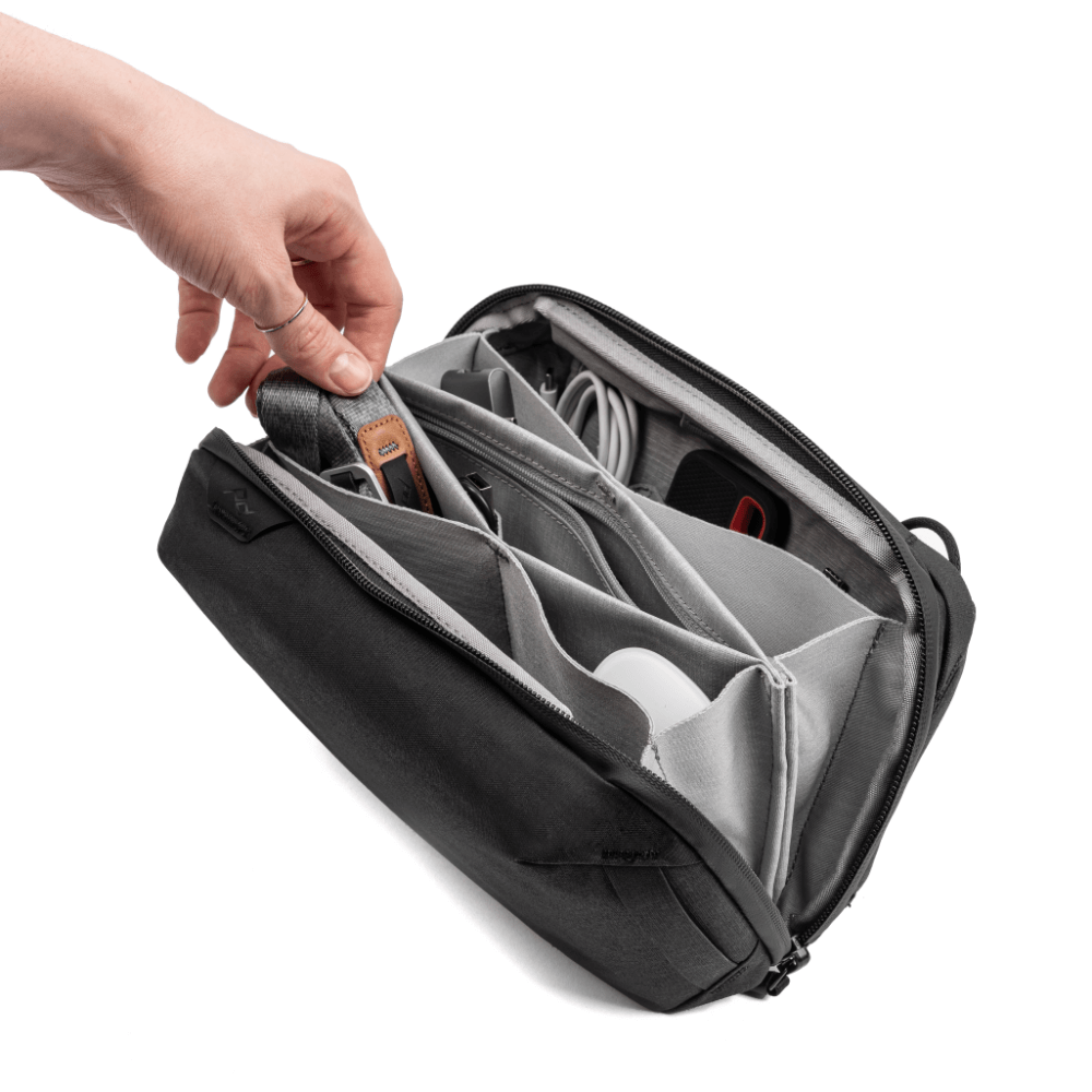Peak Design Tech Pouch – organizer na kable i ładowarki 2 L – Część systemu Travel Line