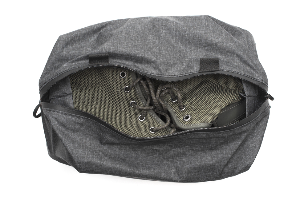 Peak Design Shoe Pouch – pokrowiec na buty do walizki – Brud zostaje w środku