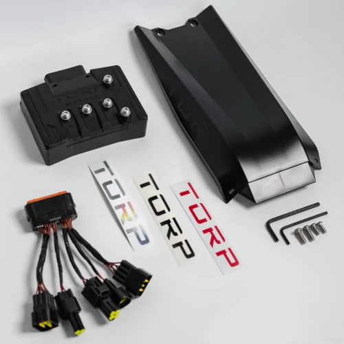 Sterownik TC500 Torp dla Surron Light Bee – kompletny zestaw z kontrolerem, wiązką przewodów, osłoną i akcesoriami.