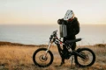 Motocykl Zero XB enduro AM – wymiana baterii litowo-jonowej w terenie, motocykl elektryczny 50 cm³.