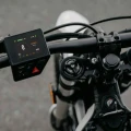 Wyświetlacz motocykla ZERO XE – czytelny ekran LCD w motocyklu elektrycznym enduro.