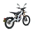 Surron Light Bee L1e 2026 biały – ujęcie skośne od tyłu